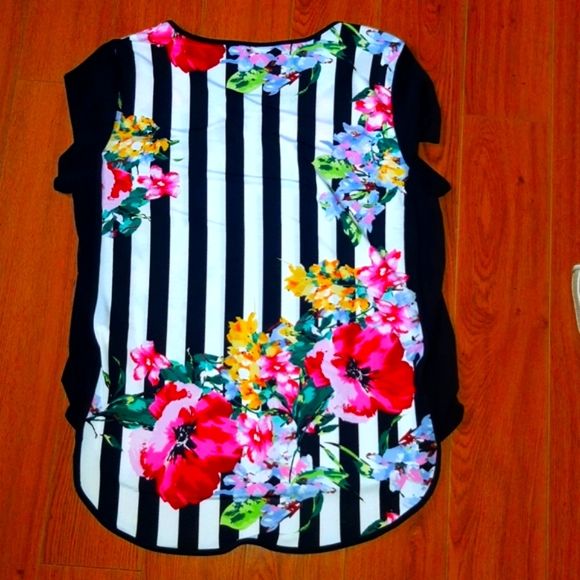 (M)💥🔥HOST PICK🔥💥Nygard Hi/Low Hem  Short Sleeve Top🌺  Ptp21"×L28.5" - Picture 5 of 8